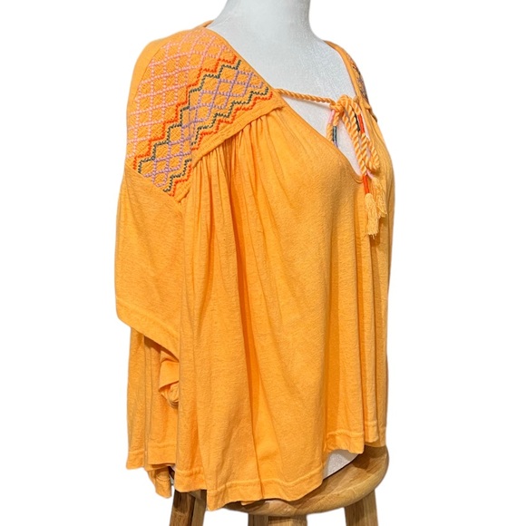 NWT Free People Market Embroidered Boho T-Shirt Short Sleeve V-Neck Over… - Picture 6 of 14